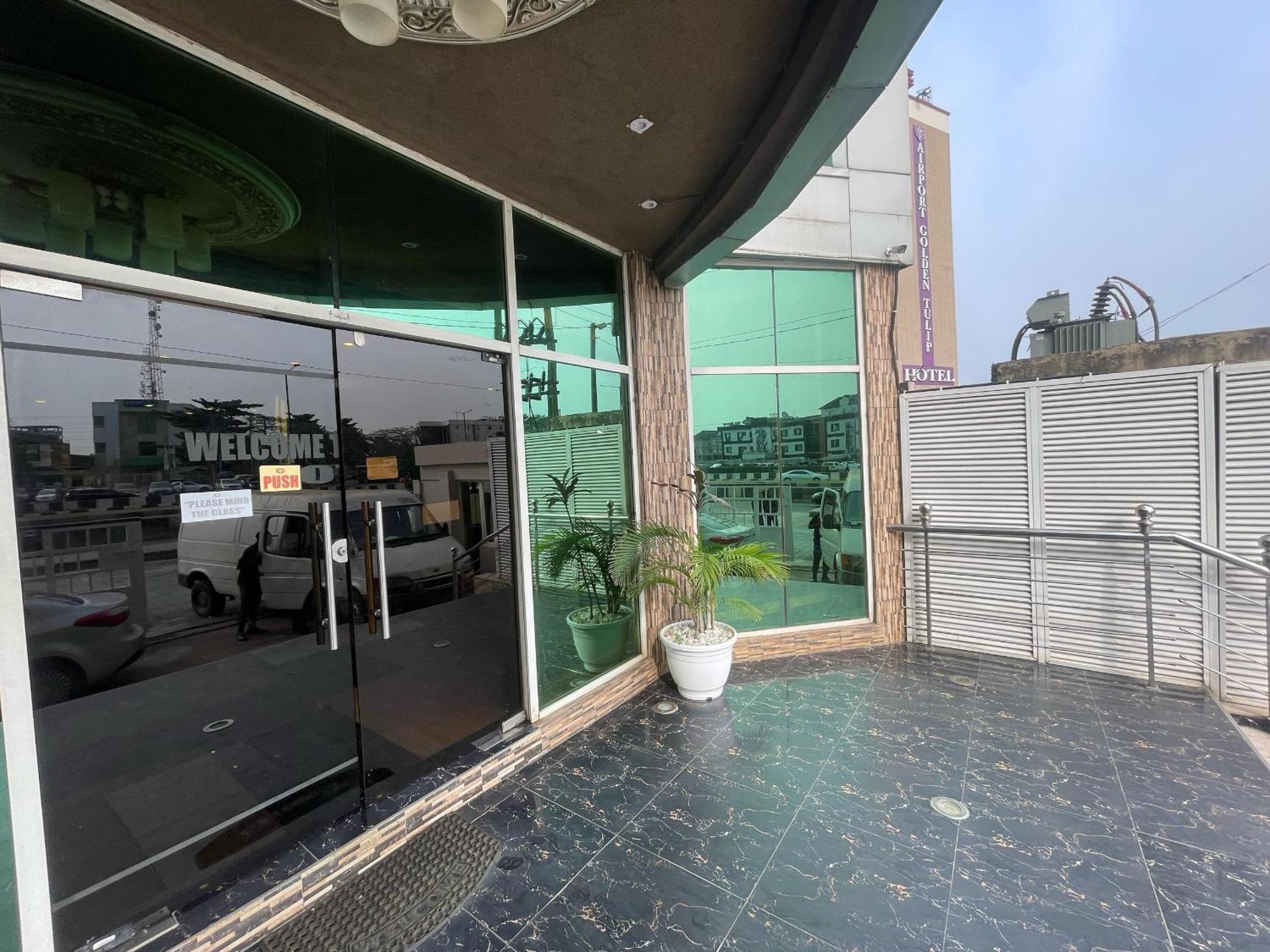 Presken Hotel At International Airport Road Ikeja Exterior photo
